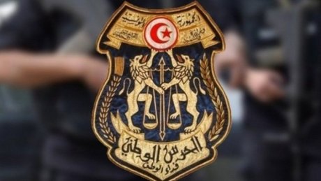 تطاوين: وحدات الحرس تحجز 40 ألف قارورة خمر على متن شاحنتين ليبيتين
