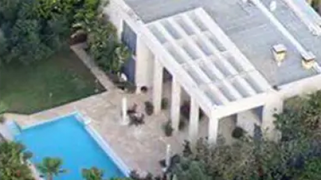 طائرة مسيرة أطلقت من لبنان أصابت بشكل مباشر منزل رئيس حكومة الاحتلال في قيساريا