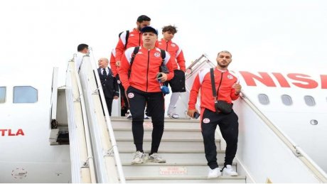بعثة المنتخب الوطني لكرة القدم تصل إلى جنوب إفريقيا