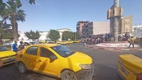 على خلفية الحادث الذي جد بمحطة سيارات الأجرة : إتحاد الشغل بمدنين يدعو إلى عقد جلسة عمل عاجلة مع الهياكل الممثلة لقطاع سيارات الأجرة بالجهة