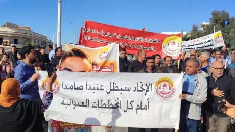 نقابيون و حقوقيون و ناشطون مدنيون و فنانون و طلبة و مواطنون يتضامنون مع عمال مصنع ريتون و يطالبون بالإفراج عن النقابيين الموقوفين