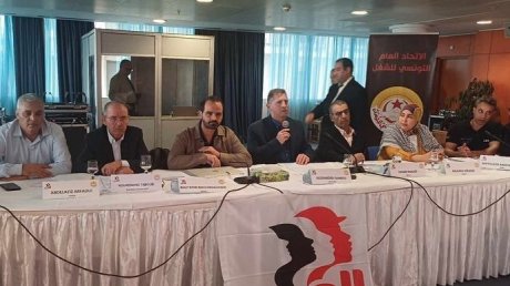 الأخ نور الدين الطبوبي يدعم المشاركين في الاجتماع الإقليمي لنقابات الصناعات الكهربائية والالكترونية