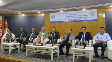 ندوة تكوينية في قطاع النفط والمواد الكمياوية