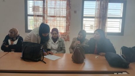 في العاصمة : تلاميذ يرمون استاذتهم بالحجارة