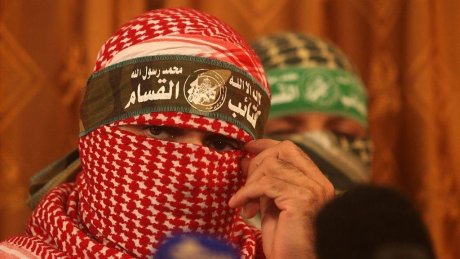 حماس تنشر فيديو لرهينة يدعو للضغط على حكومة الإحتلال لضمان الإفراج عن الرهائن