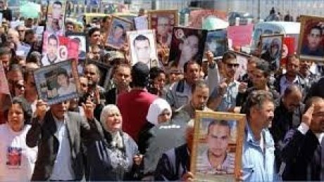 مجموعة من عائلات شهداء و جرحى الثورة تعلن الدخول في إعتصام مفتوح أمام البرلمان