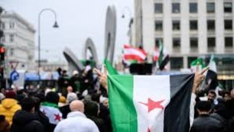 سوريا: 17 قتيلاً في اشتباكات بريف طرطوس خلال محاولة اعتقال ضابط بارز في عهد الأسد