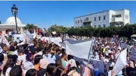 مطالبين برفع المظلمة عنهم : الأساتذة والمعلمون النواب في اضراب مفتوح