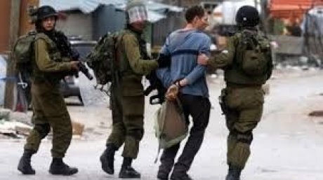 الاحتلال يعتقل 22 مواطنا فلسطينيا من الضفة الغربية