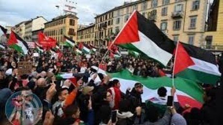متظاهرون في إيطاليا تضامنا مع فلسطين ورفضا للعدوان "الإسرائيلي" على غزة