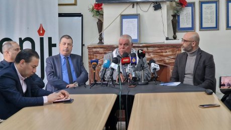 في ندوة صحفية لنقابة الصحفيين وشركائها : تجديد الدعوة لرئيس البرلمان لاحترام القانون والإفراج عن مبادرة تنقيح المرسوم 54