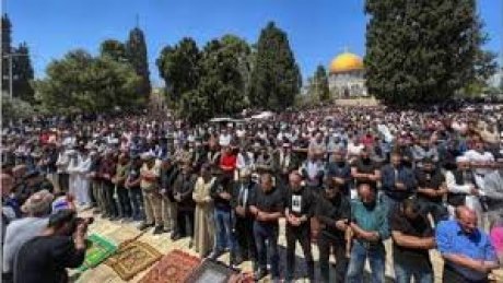 30 ألفا مواطن فلسطيني يؤدون صلاة الجمعة في المسجد الأقصى