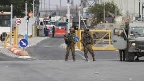 الاحتلال يغلق حاجز جبع العسكري شمال شرق القدس