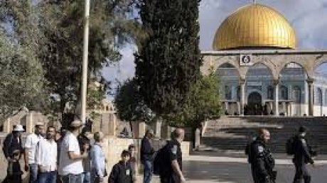 مستعمرون يقتحمون المسجد الأقصى