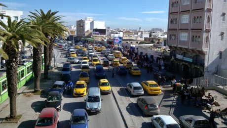 في ظل فشل النقل العمومي: ضرورة توريد 80 ألف سيارة سنويا لتلبية حاجيات السوق