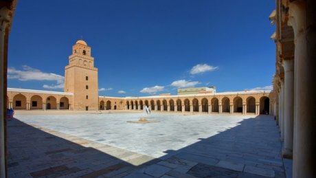 طقس اليوم الإربعاء : غائم جزئيا مع بعض الأمطار المتفرقة في قطاع غزة و تونس