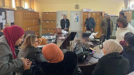 أساتذة إعدادية إبن خلدون بالكاف ينتفضون ضد الاعتداء على زميلهم ويطالبون بقانون يجرم المساس بالمربين