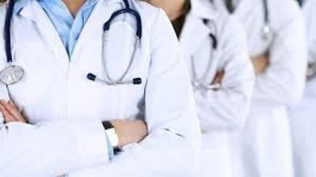 الفرع الجامعي للصحة بنابل يرفض قانونًا أساسيًا يقصي أي سلك من الأسلاك العاملين في القطاع الصحي ويطالب بقانون موحد وشامل