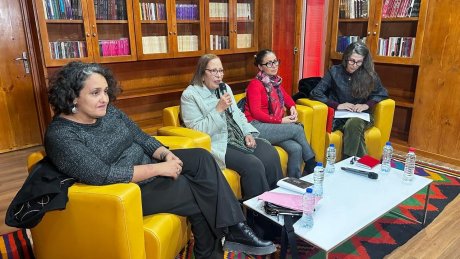الفنانة رجاء بن عمار أول مخرجة مسرحية : الاخراج النسوي تحدي مجتمعي أم رهان إبداعي ؟