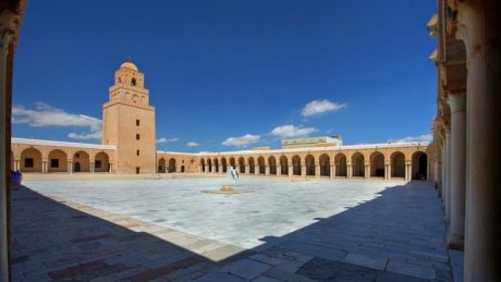 طقس اليوم الثلاثاء : أجواء غائمة ربيعية لطيفة في قطاع غزة و طقس مغيم جزئيا مع أمطار ضعيفة في تونس