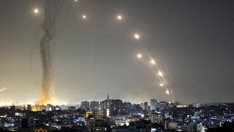 صواريخ اليمن تتقاطع اليوم مع صواريخ القطاع في سماء تل أبيب، لتؤكد بأن غزة ليست وحدها