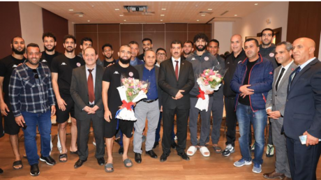 والي جندوبة يزور معسكر المنتخب التونسي ويؤكد دعمه الكامل له
