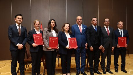 بين الستاغ وشركة سكاتك النرويجية : إتفاقية لإنشاء محطة طاقة شمسية بولاية سيدي بوزيد
