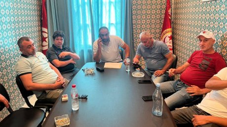 شركة نقل تونس على صفيح ساخن : إلحاق غير قانوني لإطار سام والنقابات تهدد باعتصام مفتوح وإضراب عام