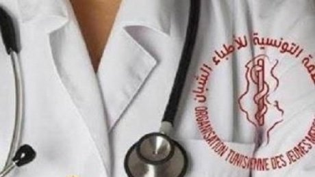 المنظمة التونسية للأطباء الشبان ترفض قرارالالزام وتستنكر التهديد بالتتبع القضائي