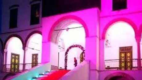 بلدية منوبة تُصدر قرارًا بإغلاق قاعات الأفراح والمنشآت الرياضية ليلاً خلال الصائفة