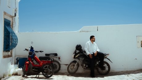 الفنان خير الدين السلطاني : مشروع ينهل من أغاني الكاف و ديو مع أمينة فاخت