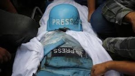 في بادرة تعد الأولى من نوعها : 200 وسيلة إعلامية تطفئ صفحاتها الأولى وبرامجها الاذاعية تنديدا باستهداف صحفيي قطاع غزة