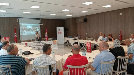 ندوة دولية لدراسة الواقع النقابي وتدعيم الإنتساب في قطاعي المصحات الخاصة والصيدليات