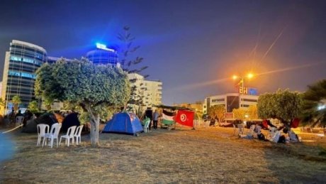 الشبكة التونسية للتصدي لمنظومة التطبيع تدين فض إعتصام الصمود أمام السفارة الأمريكية