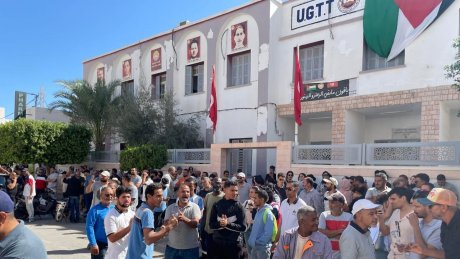 غضب شعبي يغلي في قابس :  آلاف يطالبون بتفكيك "مجمع الموت" وسط إضراب محتمل ومواجهات ليلية