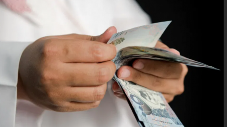 تعديل الأجور لا يتمّ إلا عبر مفاوضات جماعية بين الأطراف الاجتماعية، وليس بأوامر حكومية.