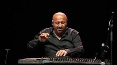 اليوم بمسرح الجهات بمدينة الثقافة : عرض لعازف القانون التركي أيتاش دوقان