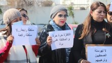 وقفة احتجاجية لصحفيين أمام مقر التلفزة التونسية‬